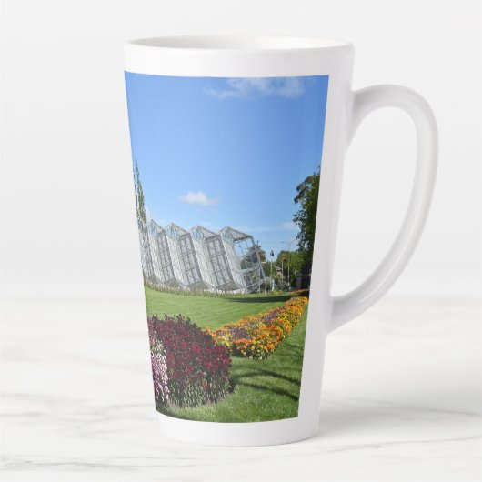 standbeeld van Sir William Wallace Latte Mok (Rechts)