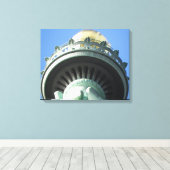 STANDBEELD VAN VRIJHEID TOorts OMWONDEN Canvas Afdruk (Insitu (Houten vloer))