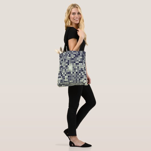 Stap in de Groove: Retro Disco Vibes Tote Bag (Op model)