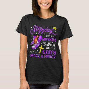 Stap in mijn november verjaardag koningin sneakers t-shirt