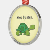 Stap voor stap Turtle Cartoon, Persistent Winnen Metalen Ornament (Links)