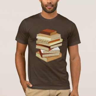 Stapel boeken - beige t-shirt