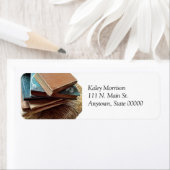 Stapel boeken op het etiket van het stoeladres (Insitu)