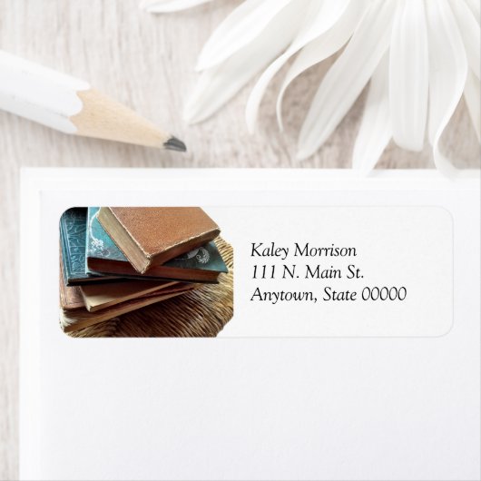 Stapel boeken op het etiket van het stoeladres (Insitu)