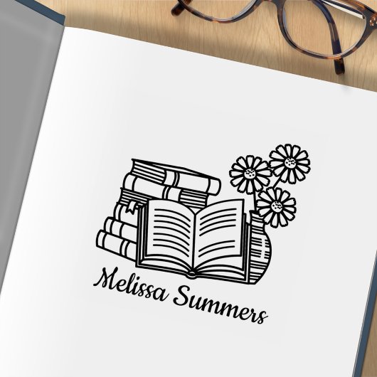 Stapel boeken, open boek, blokbord rubberstempel