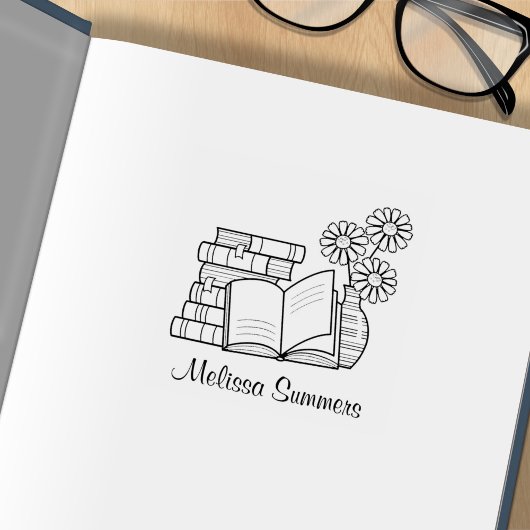 Stapel boeken, open boek, blokbord rubberstempel