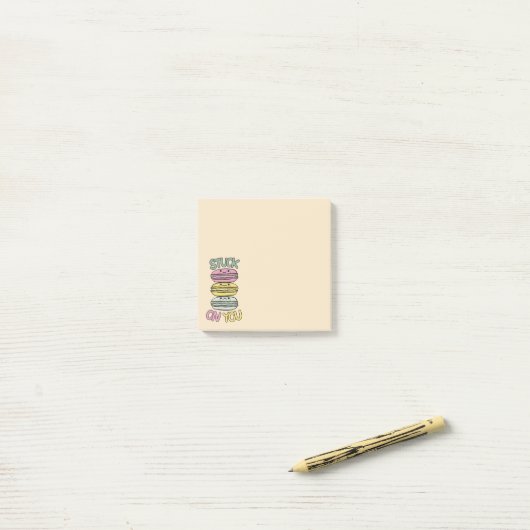 Stapel Cute Kawaii Macarons Post-it® Notes (Op bureau)