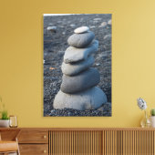 Stapel grijze rotsen op strand canvas afdruk (Insitu (Woonkamer))