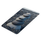 Stapel grijze stenen op het strand magneet (Linkerzijde)