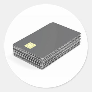 Stapel met blanco plastic kaarten met chip ronde sticker