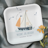 Stapel met blauwe zeilboot papieren bordje