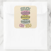 Stapel met cute kawaii macarons vierkante sticker (Tas)