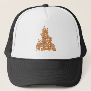 Stapel oranje wegkegels trucker pet