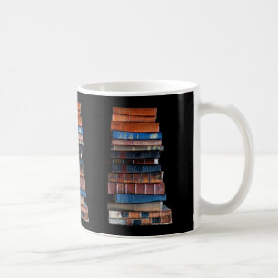 stapel oude boeken koffiemok