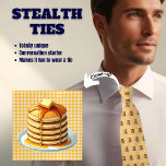 Stapel pannenkoeken Yellow Stealth Stropdas<br><div class="desc">Van een afstand lijkt dit op een typisch mannen-stropdas,  maar van dichtbij is het een stapel pannenkoeken met boter en siroop. Ontworpen in pastelgeel. generatieve inhoud.</div>