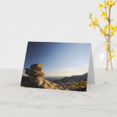 Stapel Rotsen die van de Wens op een grotere rots Kaart (Gele Bloem)