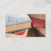 Stapel van  boeken met een bril visitekaartje (Achterkant)