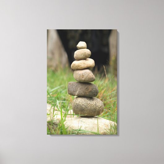 Stapel van evenwichtige rotsen canvas afdruk (Voorkant)