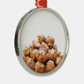 stapel van gefrituurde bollen of van gefrituurde o metalen ornament (Rechts)