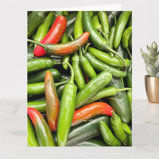 Stapel van groene pittige paprika's kaart (Kleine Plant)