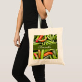 Stapel van groene pittige paprika's tote bag (Voorkant (product))