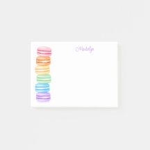 Stapel van regenboog macarons gepersonaliseerd
