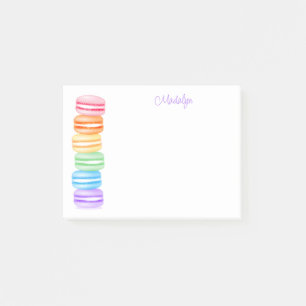 Stapel van regenboog macarons gepersonaliseerd post-it® notes