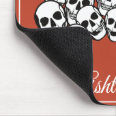 Stapel van Schedels Verbrand Amber Rode Achtergron Muismat (Hoek)