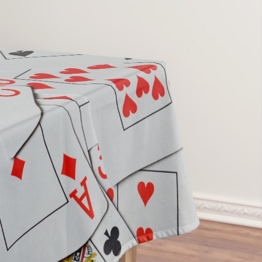 Stapel verspreide speelkaarten, tafelkleed (Voorbeeld)