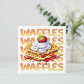 Stapel wafels bedekt met aardbeien (Staand voorkant)