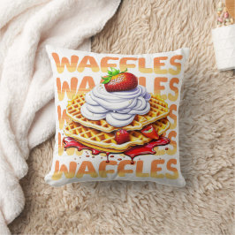 Stapel wafels bedekt met aardbeien kussen