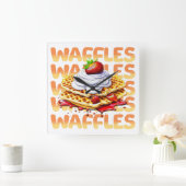 Stapel wafels bedekt met aardbeien vierkante klok (Huis)