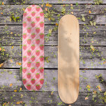 Stapelaardbeien en strepen persoonlijk skateboard<br><div class="desc">Stomme aardbeien en strepen op een roze achtergrond.</div>