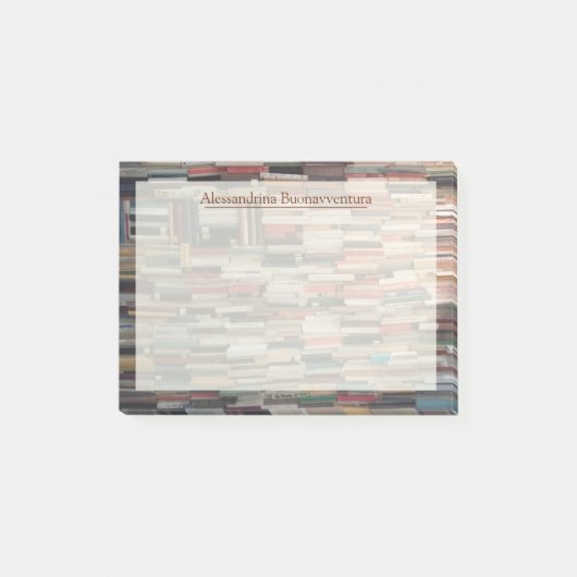 Stapels boeken met aangepaste naam post-it® notes (Voorkant)