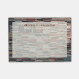 Stapels boeken met aangepaste naam post-it® notes