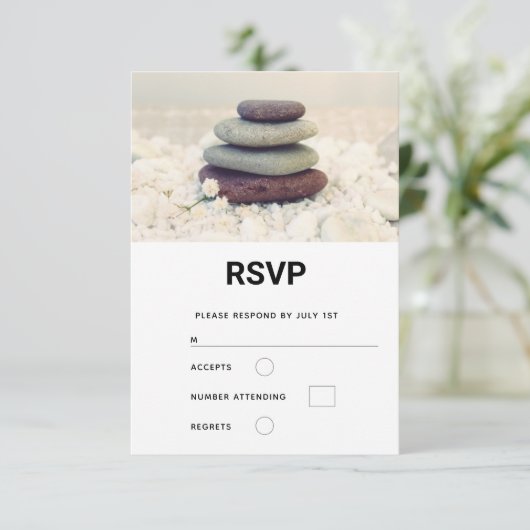 Stapelstenen Meditatieve Cairn bruiloft RSVP Kaartje (Staand voorkant)