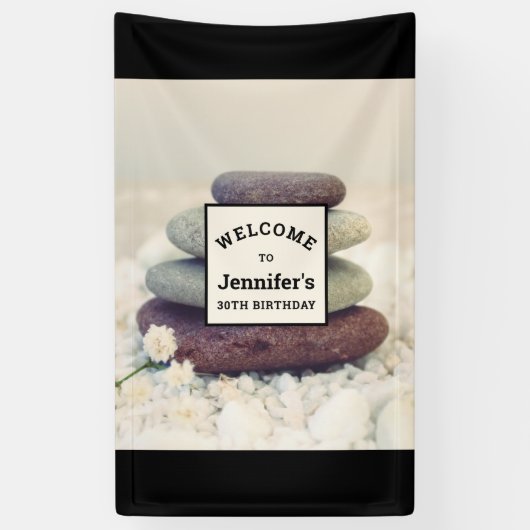 Stapelstenen Meditatieve Cairn Verjaardag Spandoek (Verticaal)
