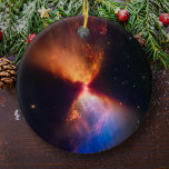 Star Birth, James Webb Space Telescope, Kerstmis Keramisch Ornament<br><div class="desc">Deze prachtige nieuwe infraroodvisuele shows protoster L1527 verzamelt materiaal van nabijgelegen wolken om de groei te voeden. Deze foto is genomen door de James Webb Space Telescope Near-Infrarood Camera (NIRCam). De protostellaire fase is een van de vroegste fasen van de stellaire evolutie. Deze ster bevindt zich in de vroegste groeistadia...</div>