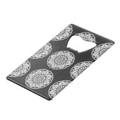 Star Mandala breit zwart & wit Creditkaart Flessenopener (Voorkant Gekanteld)