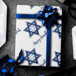 Star of David Pattern | Blauw Modern Gelukkig Chan Cadeaupapier<br><div class="desc">Minimale klassieke blauwe balk/bat Mitzvah en Hanukkah moderne ster van David tegen een witte achtergrond creëer een elegant,  stijlvol design. Voor andere coördinerende kleuren of passende producten,  bezoek JustFharryn @ Zazzle.com of contacteer de ontwerper,  c/o Fharryn@yahoo.com Alle voorgebe*houde rechten. #zazzlemade #christmasdecor</div>