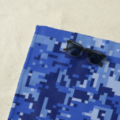 Star Stencil Retro Navy Blue Camouflage op een Strandlaken (In situ)