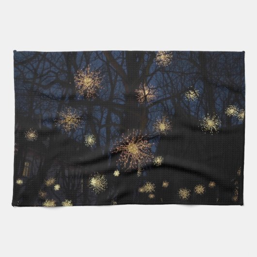 Starburstverlichting in bomen, nachtelijke keuken theedoek (Horizontaal)