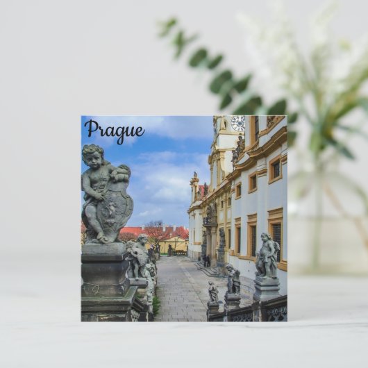 Staren met stenen engelen in de Loreto Prague-kerk (Staand voorkant)