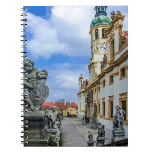 Staren met stenen engelen in de Loreto Prague-kerk Notitieboek