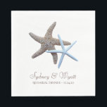 Starfish Couple Custom Rehearsal Dinner Napkins Servet<br><div class="desc">Rehearsale diners met twee zeesterren en aangepaste tekstlijnen. Een groot bruin en lichtblauw zeester koppel in het midden van witte of ecru papieren luiers met twee regels sjabloon tekst onder. Omvat namen van de bruid en bruidegom,  met gelegenheid (repetitief diner) en datum. Gebruik ook voor douches en receptie.</div>