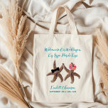 Starfish Couple Wedding Hotel WelkomstTas Tote Bag<br><div class="desc">Starfish bride en groom bruiloft verwelkomen hotelcadeau voor huwelijksaanwezigen. De bruine zeester draagt een zwarte bowtie en de zeemijlbride heeft een hibiscus en plumeria op haar hoofd. Omvat plaats van gebeurtenis met namen en trouwdatum. De namen zijn in hand-geschreven doopvontstijl in aqua blauwe kleur. Kies om het even welke stijl...</div>