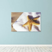 Starfish op een handdoek canvas afdruk (Insitu (Houten vloer))
