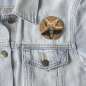 Starfish op het strand ronde button 5,7 cm (In situ)