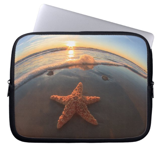 Starfish op strand bij zonsondergang laptop sleeve (Voorkant)