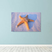 Starfish op witte zand canvas afdruk (Insitu (Houten vloer))